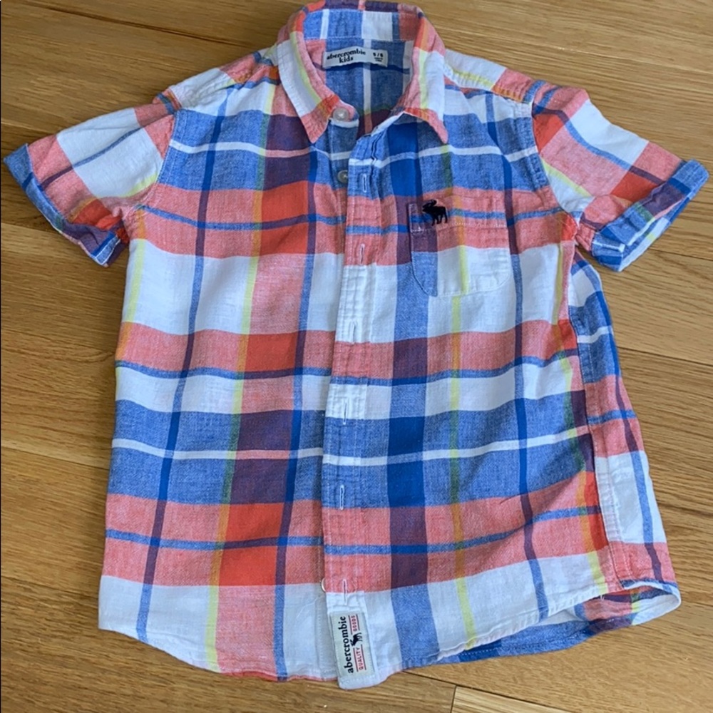 Abercrombie kids button-down T-shirt size 5/6.